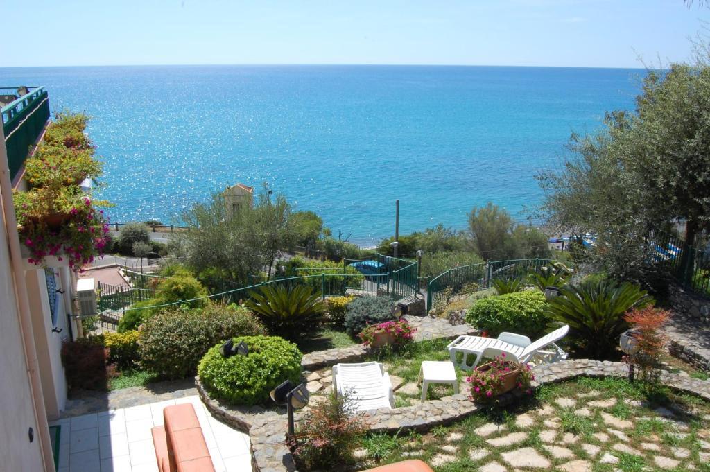 Residence La Cycas Villammare Bagian luar foto